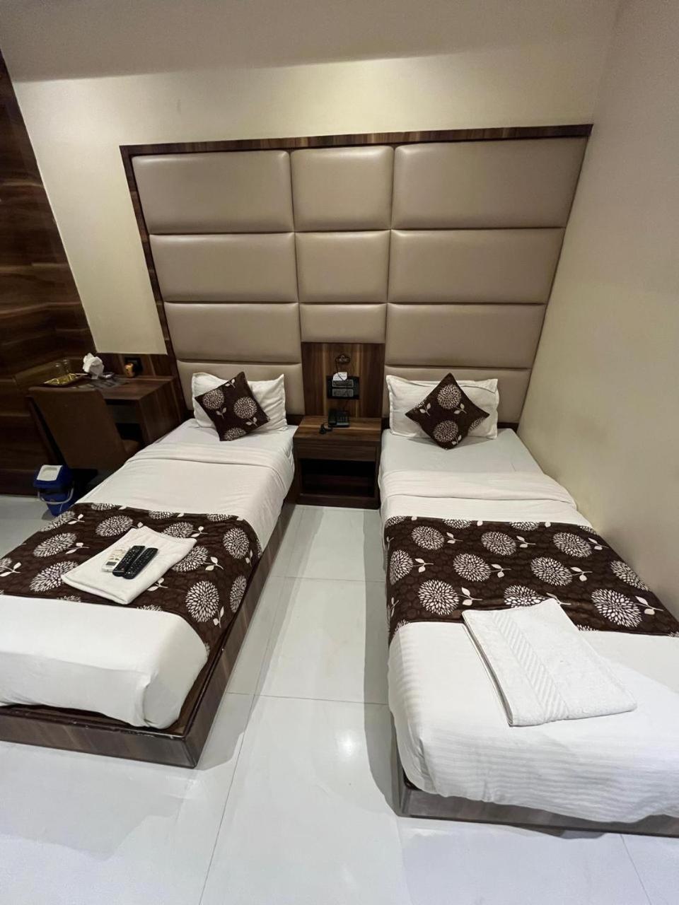 Hotel Shahi Darbar Terminal-2 Мумбаї Екстер'єр фото