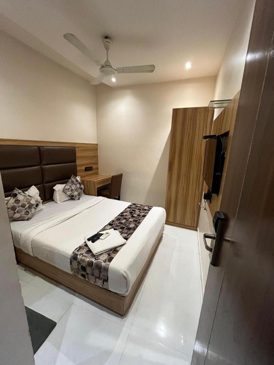 Hotel Shahi Darbar Terminal-2 Мумбаї Екстер'єр фото