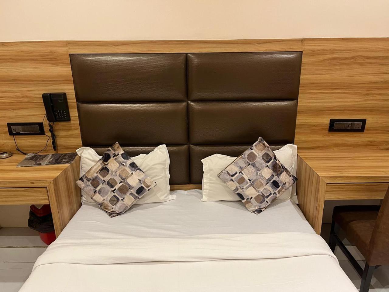 Hotel Shahi Darbar Terminal-2 Мумбаї Екстер'єр фото