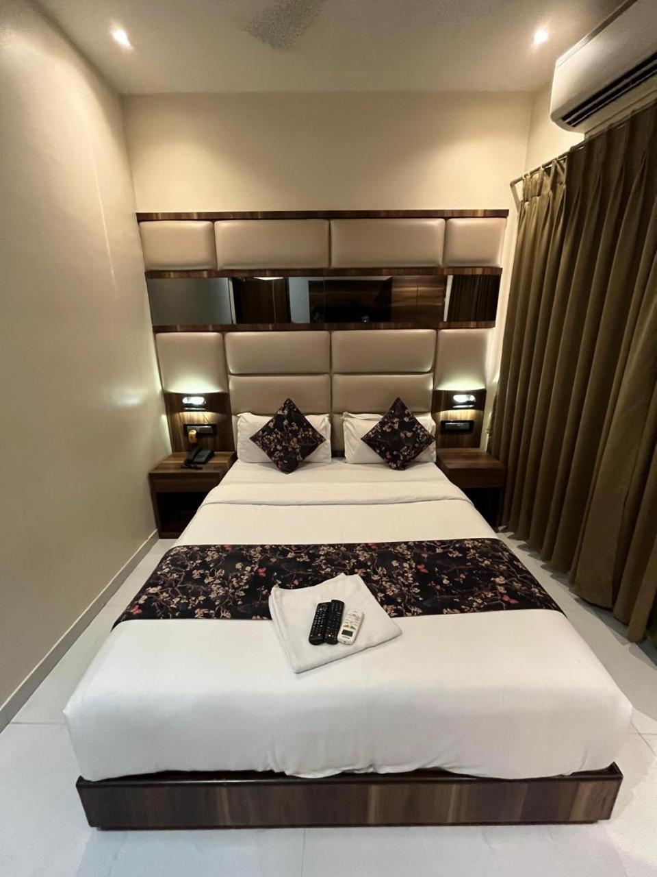 Hotel Shahi Darbar Terminal-2 Мумбаї Екстер'єр фото