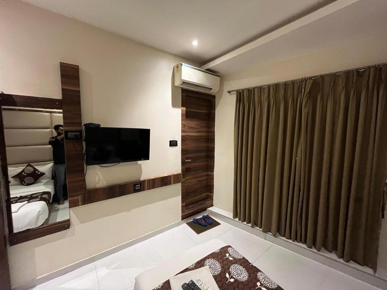 Hotel Shahi Darbar Terminal-2 Мумбаї Екстер'єр фото