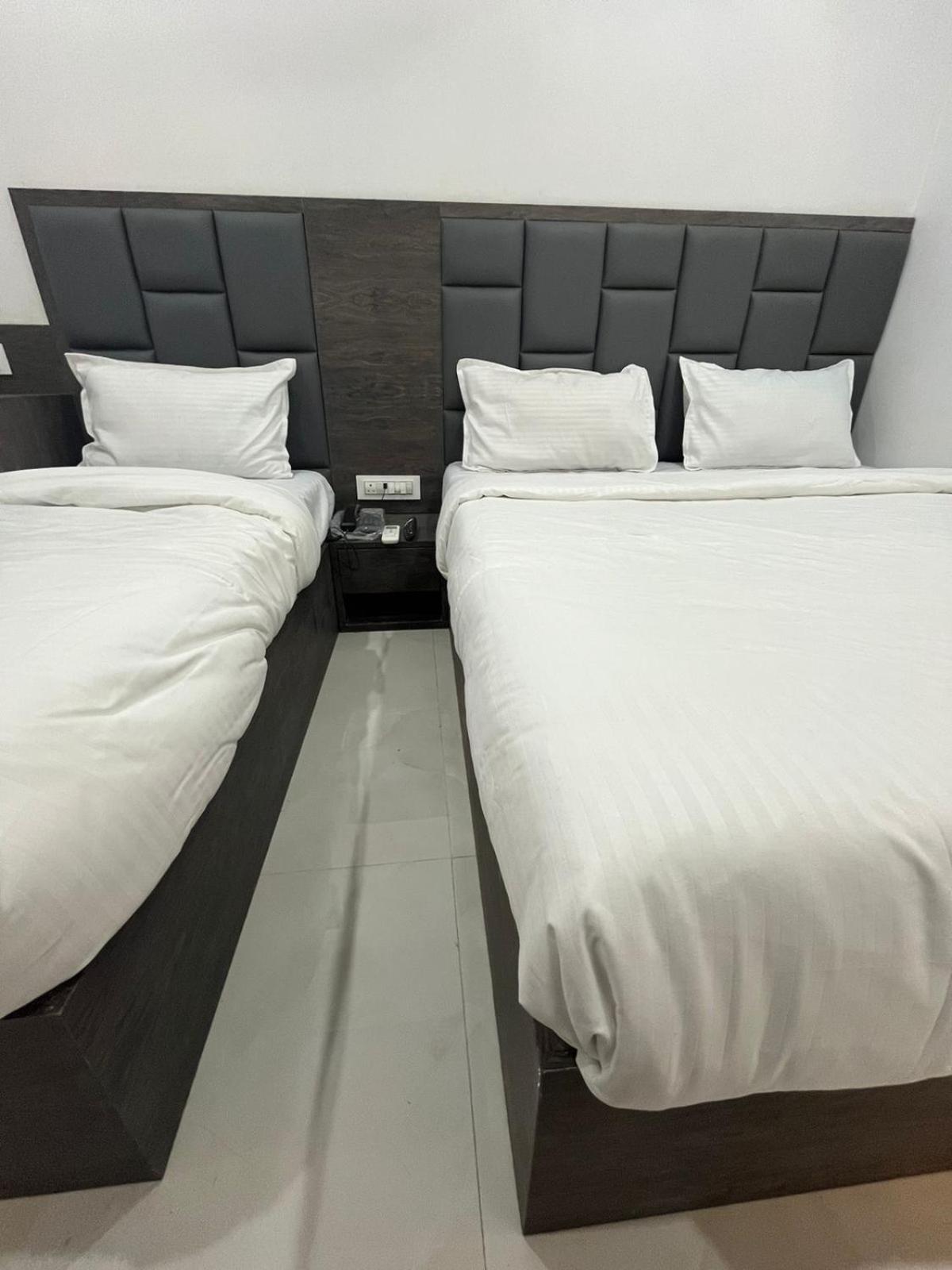 Hotel Shahi Darbar Terminal-2 Мумбаї Екстер'єр фото