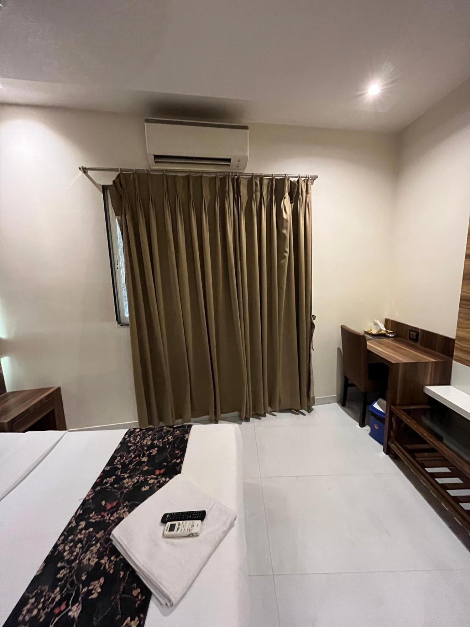 Hotel Shahi Darbar Terminal-2 Мумбаї Екстер'єр фото